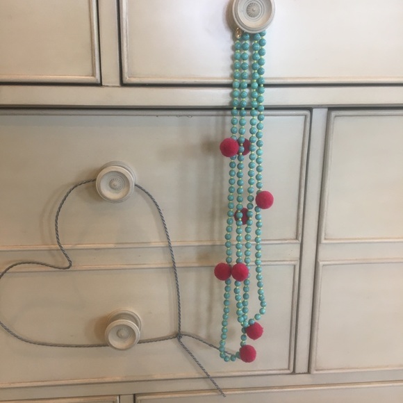 NWOT Pom necklace - trendy double strand - Picture 7 of 7